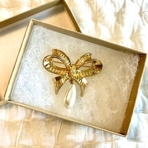 Vintage Gold & Pearl Drop Pin